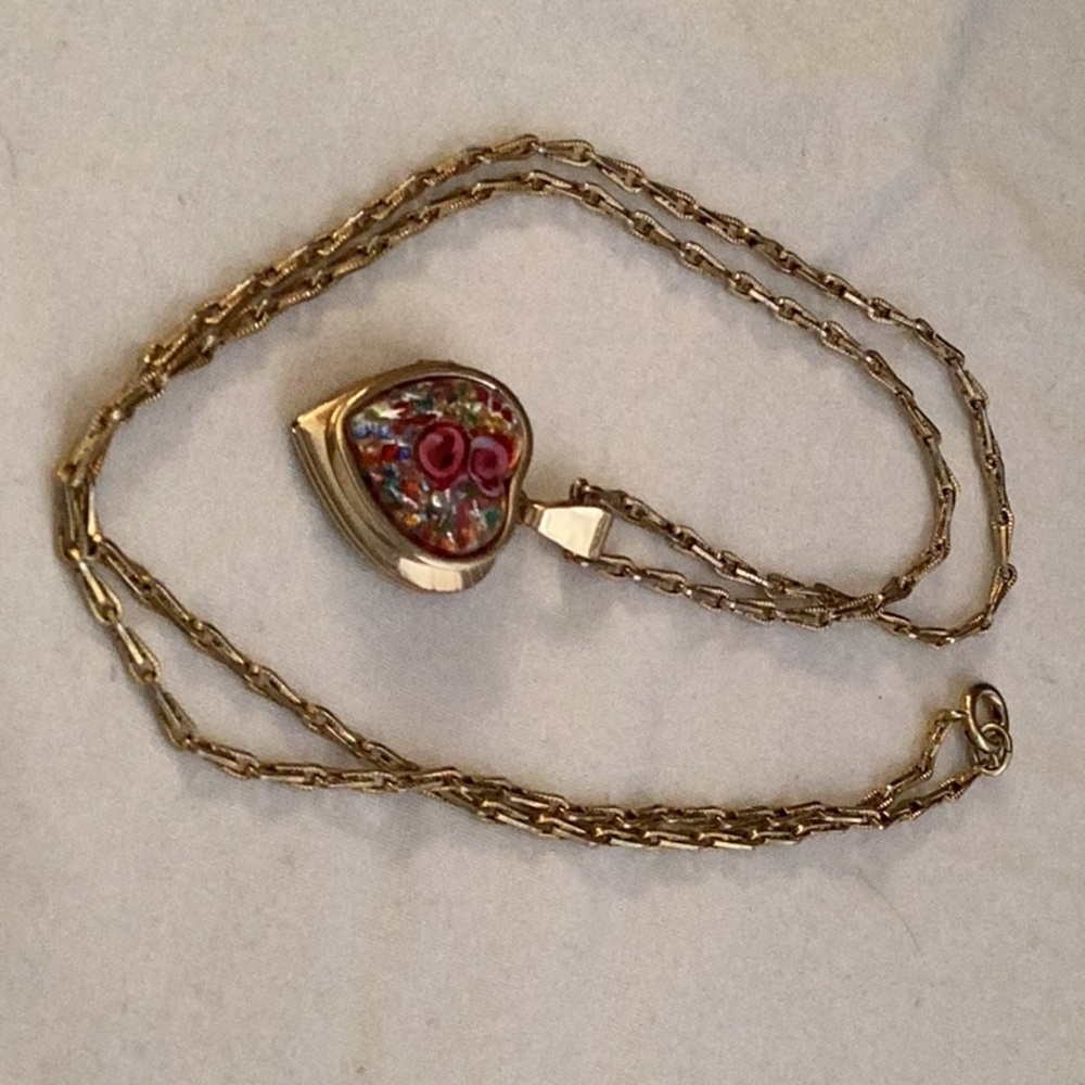 Vintage Gold Chain Necklace with Floral Insert.